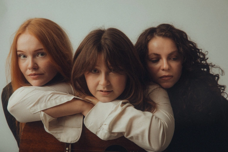 Alicia Panambi, Sara Danielsson i Tilde Schweitzer z Amor y Vida – fot. Jonathan Perlmann