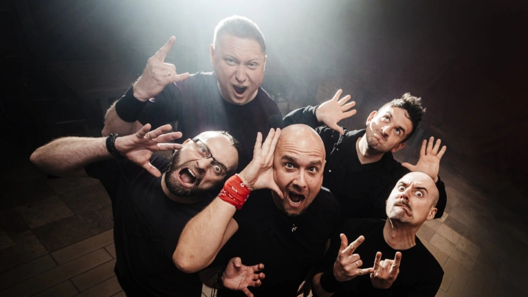 Muzycy zespołu Farben Lehre – fotografia promocyjna