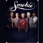 Pięciu muzyków obecnego składu Smokie na oficjalnym banerze The Legacy Tour