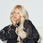Skye Newman na oficjalnym zdjęciu promocyjnym trasy The Survival Tour